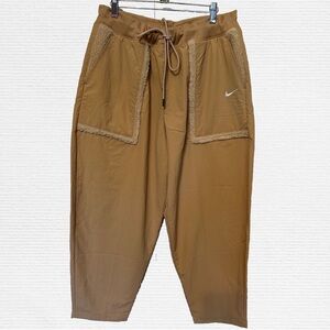 Nike Womens Sportswear Essentials Pant size XL with Faux Fur Pockets, NEW